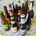 Viele verschiedene Bierflaschen