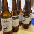 Verschiedene Bierflaschen der Storchenbräu