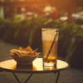 Biercocktail in der Abendsonne